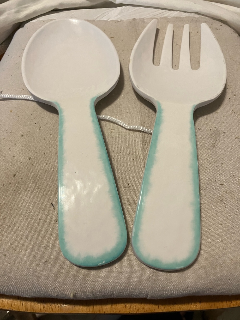 Like new. Jumbo,  designer Laurie Gates of CA  100% Melamine 2 pc salad set.
